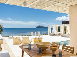 Salty Angel Sea Front Villa, hotel u Laganasu