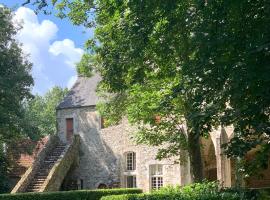 ABBAYE DE BLANCHELANDE, hotel com estacionamento em Neufmesnil