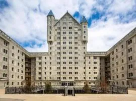 3BR King Bed Chamber Apartment at The Grand Castle