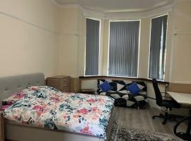 Spacious one bedroom flat w/ parking, Hotel in Walsall