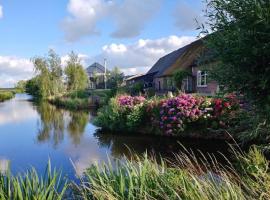 Blossom Barn Lodges, hotel com estacionamento em Oudewater