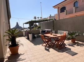 Terrazza Faraglioni, hotel in Acitrezza