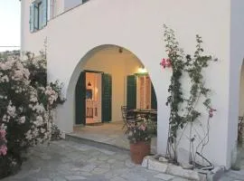 VIENTO: a charming home in Triantaros ✮