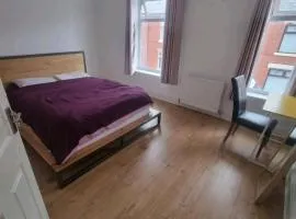 Double room with Shared bathroom in Salford