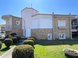 Mama's house. 300m απο τον μύλο των ξωτικών., hotel v destinaci Tríkala