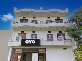 OYO Flagship 81301 Arman Residency Guest House, three-star hotel in Kakarmatha