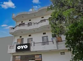 OYO Flagship 81301 Arman Residency Guest House