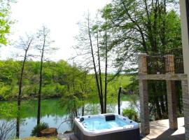 House Kolpa Paradise Whirlpool and Sauna - Happy Rentals, ξενοδοχείο σε Metlika