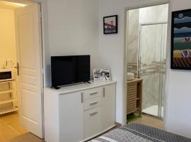 Cosy studio, lit double, hôtel au Mans
