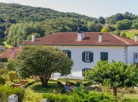 Maison Gamboia, chambres et table d'hôtes au calme avec jardin, hotell sihtkohas Hasparren