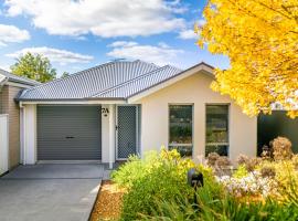 3bedroom Modern Home in Mt Barker, 8km to Hahndorf, hotel with parking in Mount Barker