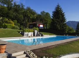 Residenza due Laghi Pool Lake View, hôtel avec piscine à Brezzo