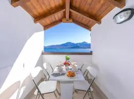 Blu Lake apartment on Ghiffa Beach - Happy Rentals