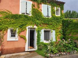 La Rose des Claux, hotel v destinaci Fayence