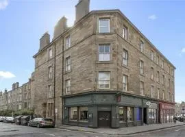 One Bedroom Flat in Central Edinburgh Old Town , Heart of Edinburgh Flat Sleeps 6