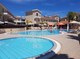 Tranquil Kyklades BC6, WALK to BEACH, hotel con spa en Paralimni