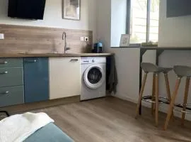 Entre ville et campagne appartement cosy avec parking et terrasse Wood