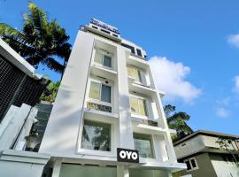 Super OYO Flagship Crystal Executive Suites, hotel in Kakkanad