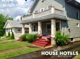 The House Hotels - Lakewood - 10 Minutes to Downtown Attractions - Thoreau Lower, leilighet i Lakewood