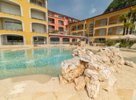 Yachting Residence, family hotel in Lavena Ponte Tresa