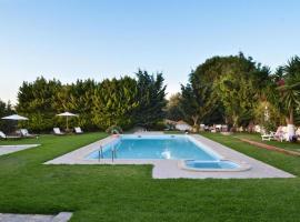 Villa John Dimeon With Private Pool, hotel with pools in Patra