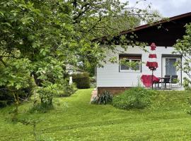 Ferienwohnung Schwanensee, hotel s parkiralištem u gradu 'Lenzing'