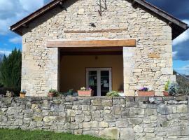 La Grange de Dreuilles - Chambre et espace de vie, homestay in Lissac et Mouret