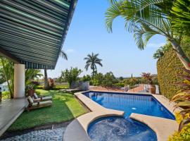 4BR House in Santa Fe Golf Club with Wifi and Pool, appartement in Alpuyeca