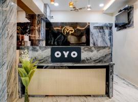 OYO Flagship Hotel Meet Palace, khách sạn ở Vastrapur, Ahmedabad