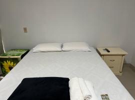 Suíte completa no centro de Sinop, Privatzimmer in Sinop