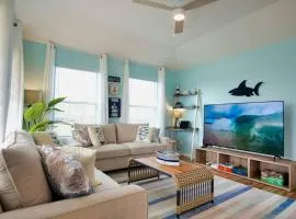 Seabreeze Sueños ※ Surfside Abode a Walk to Beach