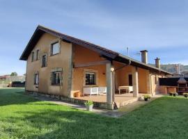 Casa acogedora y reformada junto al Mar Cantábrico, casa vacacional en Bárcena de Cicero