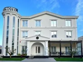 Reign Hotel