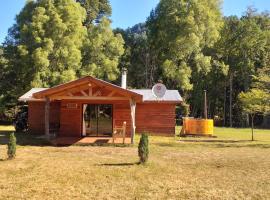 Cabaña con tinaja entre Villarrica y Lican Ray, cabaña o casa de campo en Villarrica