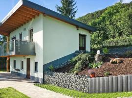 Attractive holiday home with balcony, hotel in Kaltennordheim