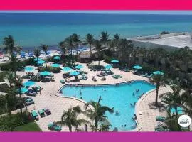 PROMO Komffy Penthouse w King Bed and Ocean view at Tides 16th floor