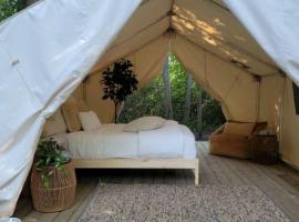 Owl Lookout, luxury tent in Delta