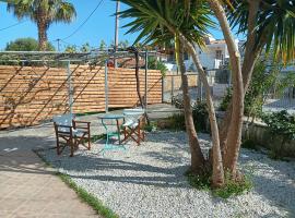 Citrus Tree Garden House, hotel in Kamisianá