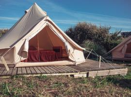 The Glamping Spot - Douarnenez, намет-люкс у місті Plonévez-Porzay