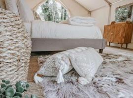 The Raven Lounge, glamping i Delta