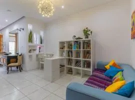 Home walking distance from the sea.