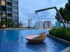 Millerz Suite 3R2B Condo Near MidValley 3 Beds 3 Bedrooms Staycation Best Choice