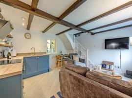 Ash Cottage, hotel with parking in Craster