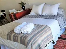 Fantastic spot: Studio w/parking 2 blocks to World Trade Center, 3 to beach