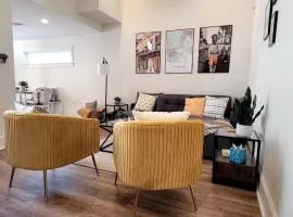 Entire Spacious Vacation Home - 1 mile to all Attractions