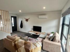 CBD Luxury 2 Bedroom Retreat, hotel with parking in Christchurch