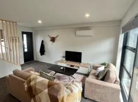 CBD Luxury 2 Bedroom Retreat