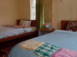 P.t khongknaw guest house, hotel i Mawlynnong