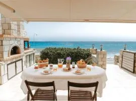 Seafront Villa Cside w BBQ and private yard