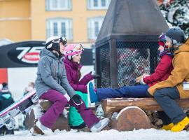 Holiday Inn Express & Suites Tremblant, an IHG Hotel, hotel with jacuzzis in Mont-Tremblant